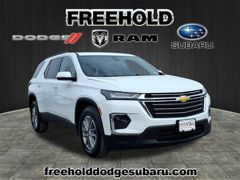 Used 2023 Chevrolet Traverse LT image 1