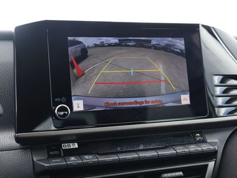 Used 2025 Toyota Camry LE image 18