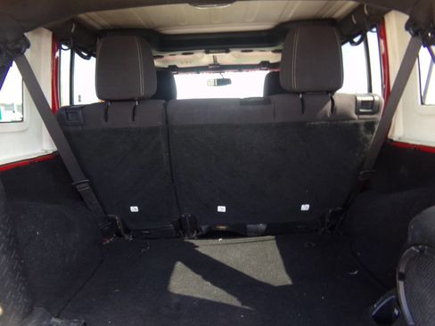 Used 2014 Jeep Wrangler Unlimited Sahara w/ Connectivity Group AWD/4WD image 20