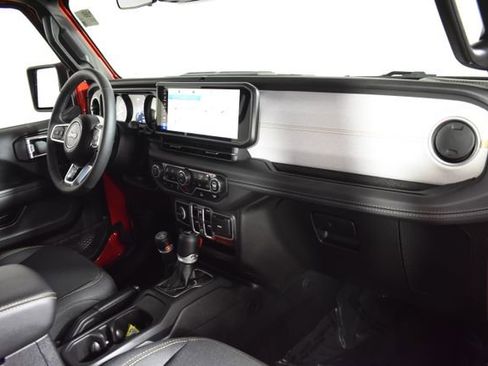 Used 2025 Jeep Wrangler Unlimited Sahara AWD/4WD image 37