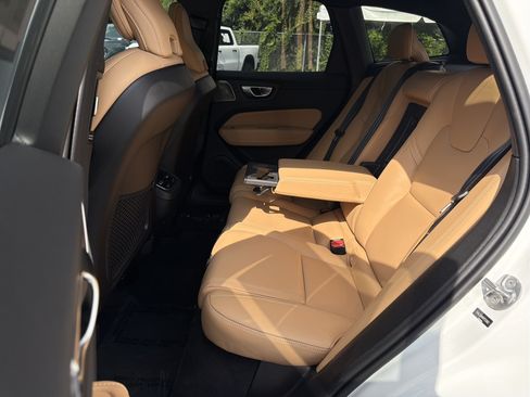 Certified 2024 Volvo XC60 B5 Ultimate w/ Protection Package Premier AWD/4WD image 32