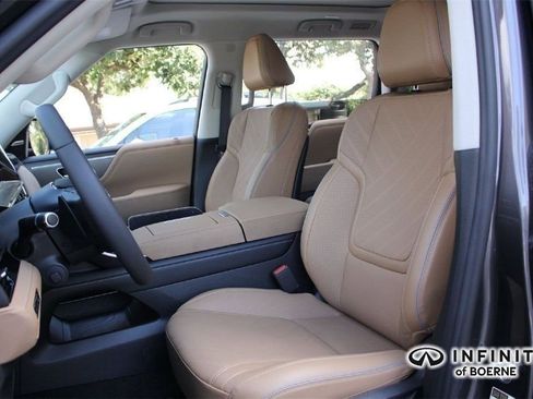 Certified 2026 INFINITI QX80 Luxe image 8