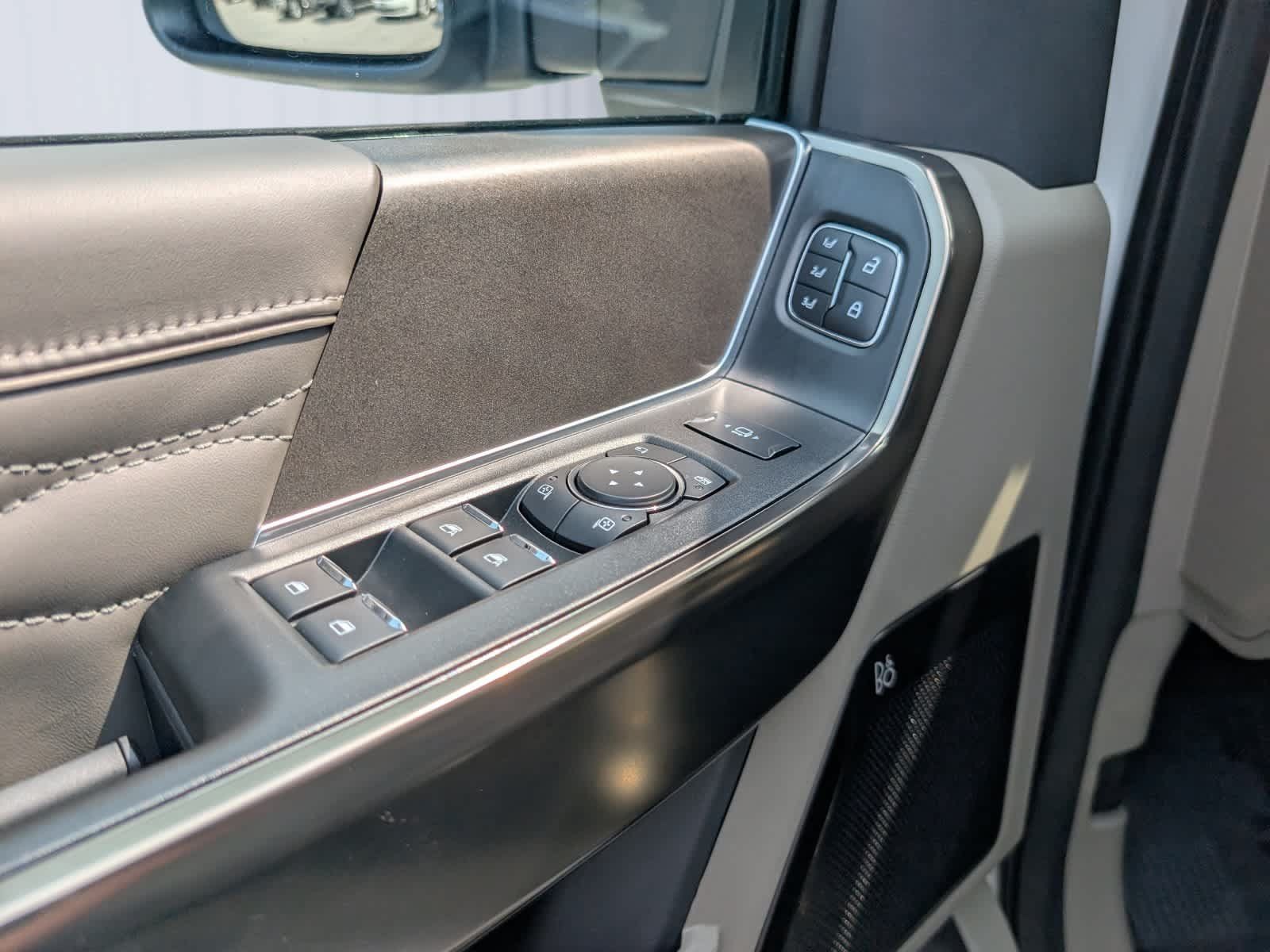 Used 2025 Ford F450 Platinum w/ Platinum Plus Package AWD/4WD image 23