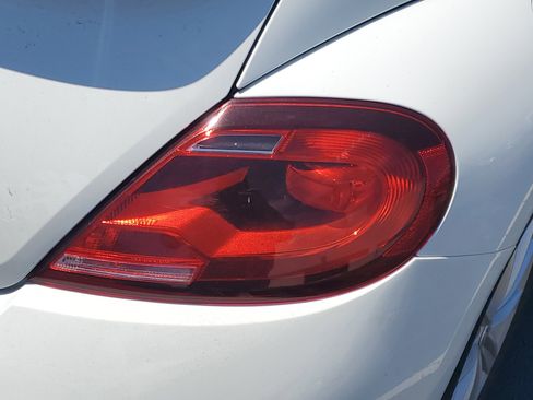 Used 2018 Volkswagen Beetle 2.0T SE image 8