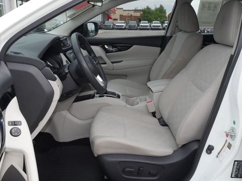 Used 2020 Nissan Rogue Sport SV FWD image 29