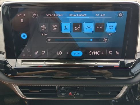 Used 2024 Volkswagen Atlas Cross Sport SE w/ Panoramic Sunroof Package FWD image 25