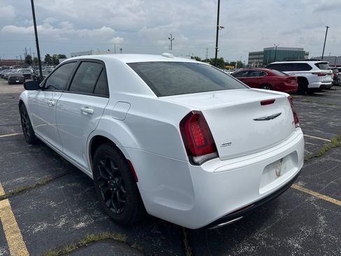 Used 2019 Chrysler 300 Touring w/ Sport Appearance Package AWD/4WD image 5