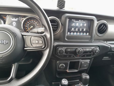Used 2022 Jeep Gladiator Sport image 16