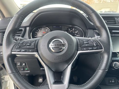 Used 2020 Nissan Rogue SV image 21