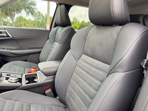 New 2025 Mitsubishi Outlander SE image 29