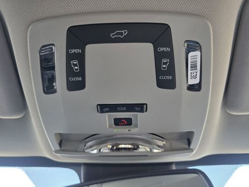 Used 2026 Toyota Sienna LE image 72