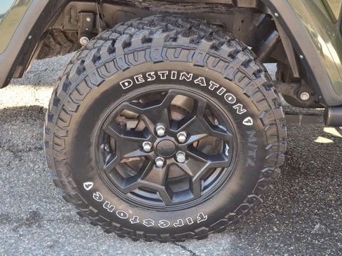 Used 2021 Jeep Gladiator Willys image 11