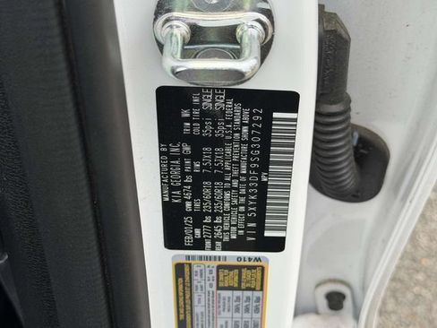 Used 2025 Kia Sportage EX FWD image 30