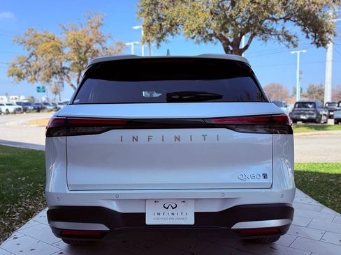 Certified 2026 INFINITI QX60 Luxe w/ Family Package AWD/4WD image 7