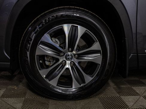 Used 2023 Toyota Highlander XLE image 47