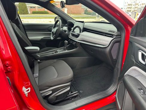 Used 2023 Jeep Compass Sport image 16