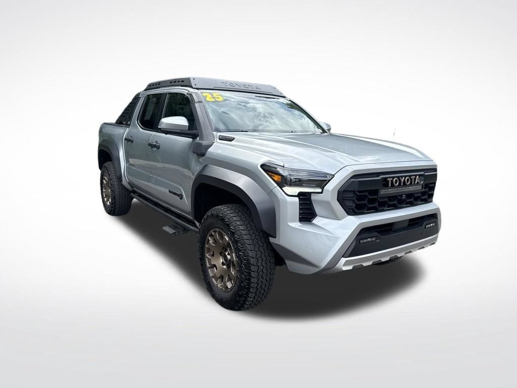 Used 2025 Toyota Tacoma 4x4 Double Cab Hybrid image 3