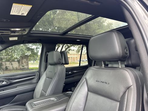 Used 2022 GMC Yukon Denali w/ Denali Premium Package AWD/4WD image 7