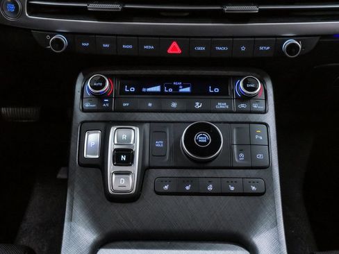Certified 2024 Hyundai Palisade Limited FWD image 20