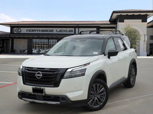 Used 2024 Nissan Pathfinder SL w/ SL Premium Package FWD image 1