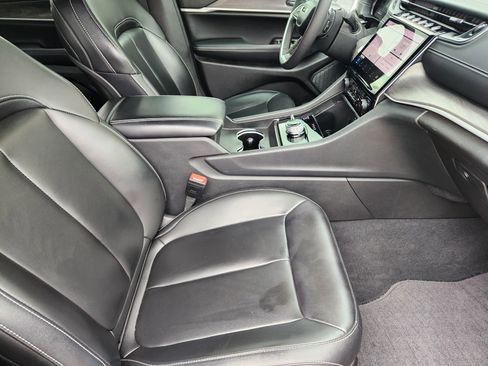 Used 2024 Jeep Grand Cherokee L Limited image 14