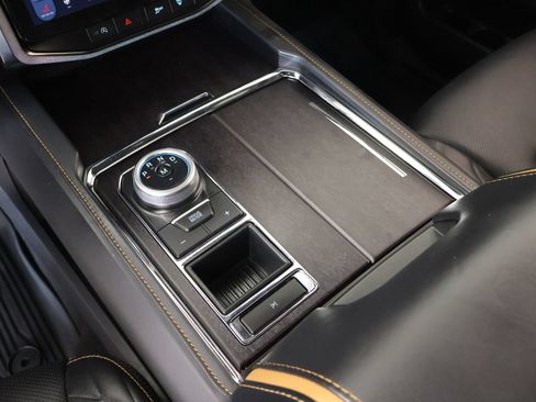 Used 2024 Ford Expedition Platinum RWD image 8