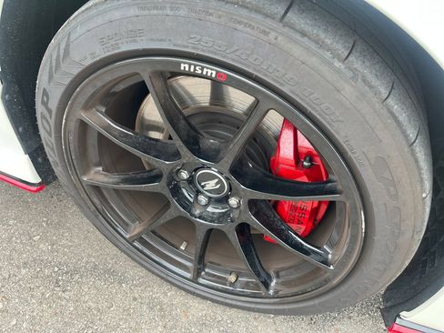 Certified 2025 Nissan Z NISMO w/ Floor Mat Package RWD image 38