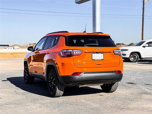 New 2026 Jeep Compass Latitude w/ Sun and Sound Group AWD/4WD image 7