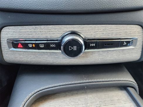 Used 2022 Volvo XC90 T6 Inscription image 18