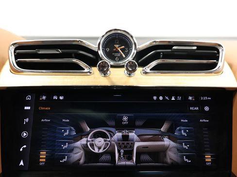 Used 2023 Bentley Bentayga Speed AWD/4WD image 43