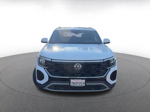 Used 2025 Volkswagen Atlas Cross Sport SE image 4