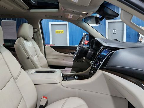 Used 2020 Cadillac Escalade Luxury w/ LPO, Radiant Package image 13