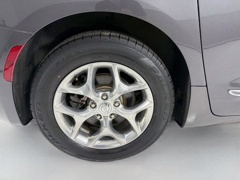 Used 2019 Chrysler Pacifica Limited FWD image 36