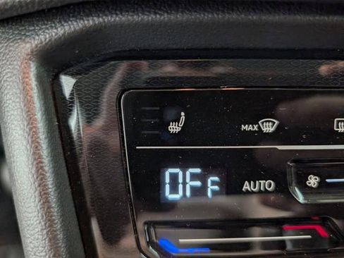 Used 2025 Volkswagen Taos SE image 21