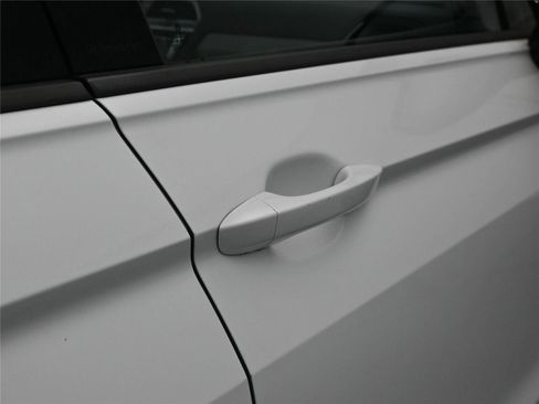 Used 2021 Volkswagen Tiguan S image 14