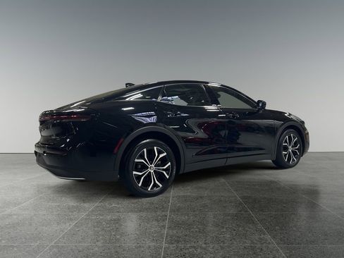 Used 2023 Toyota Crown Limited image 8