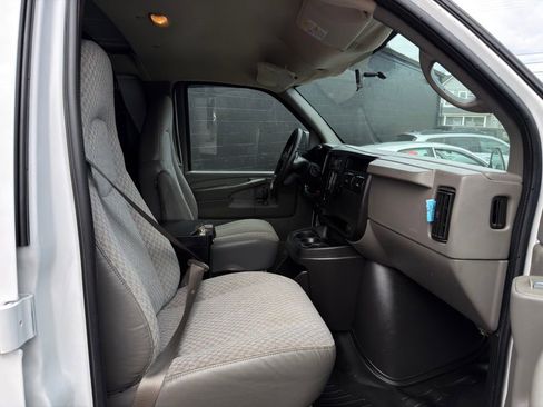 Used 2007 GMC Savana 2500 RWD image 5