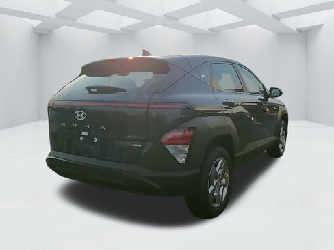 Certified 2025 Hyundai Kona SE image 5