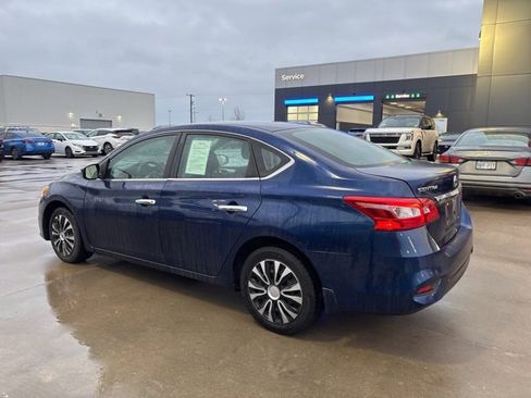 Certified 2019 Nissan Sentra S image 4