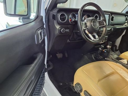 Used 2019 Jeep Wrangler Unlimited Sahara AWD/4WD image 7