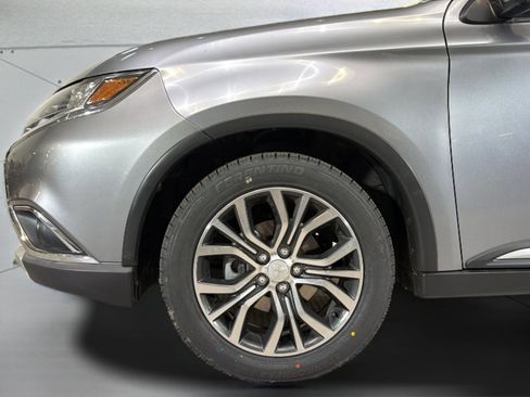Used 2017 Mitsubishi Outlander SE FWD image 36
