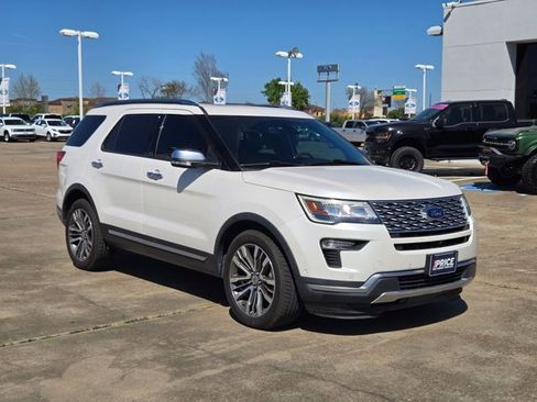 Used 2019 Ford Explorer Platinum image 3
