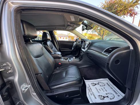 Used 2017 Chrysler 300 C RWD image 16