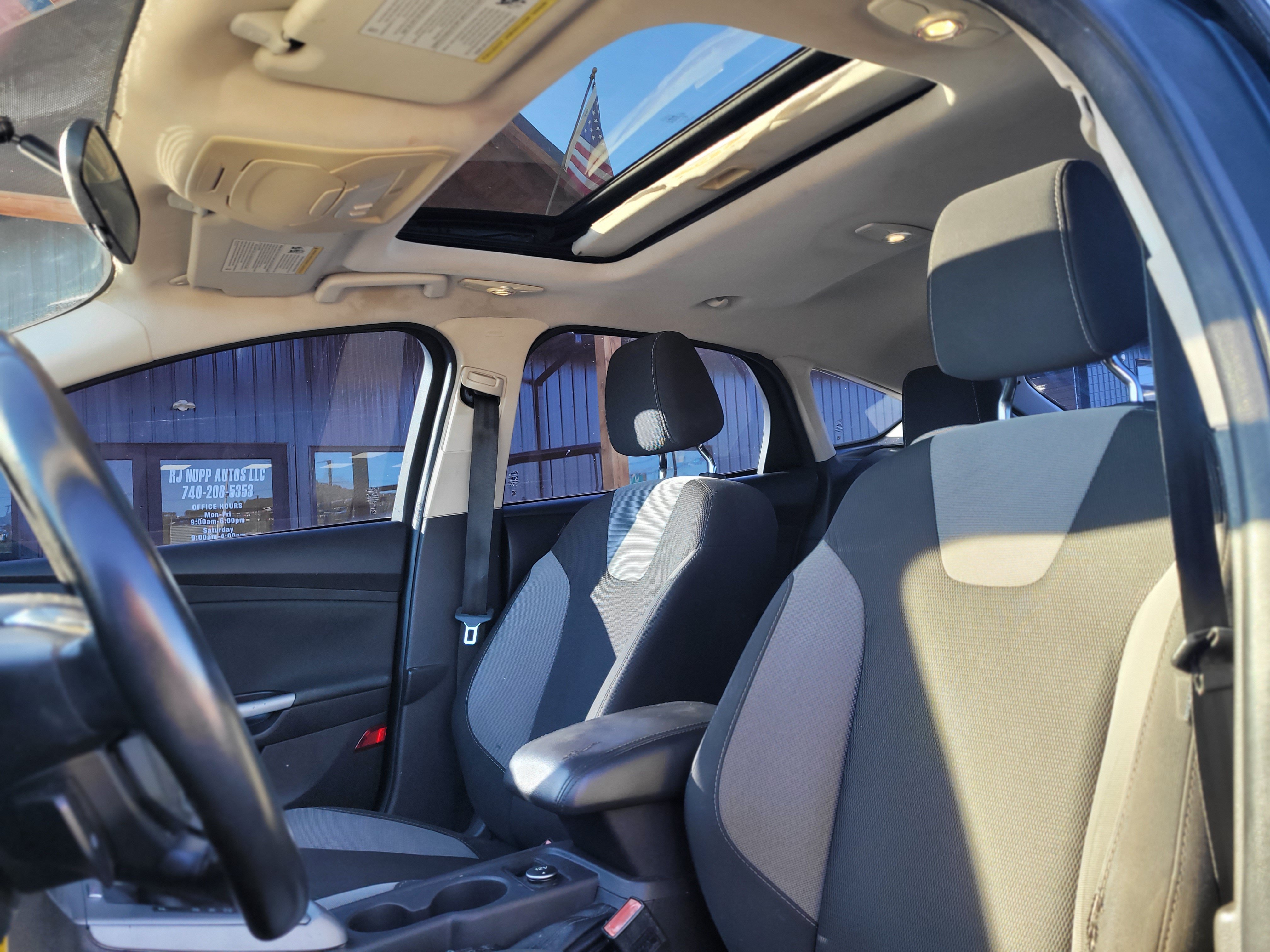Used 2012 Ford Focus SE FWD image 12