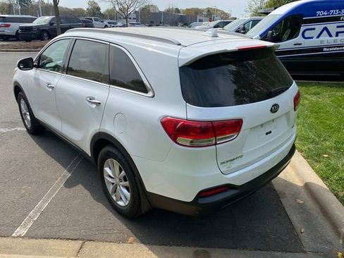 Used 2018 Kia Sorento LX image 29