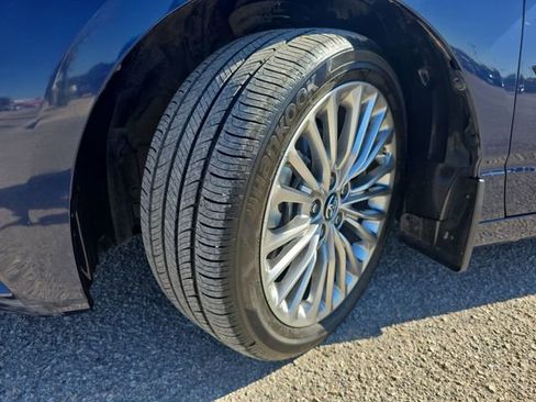 Certified 2019 Toyota Avalon Limited image 32