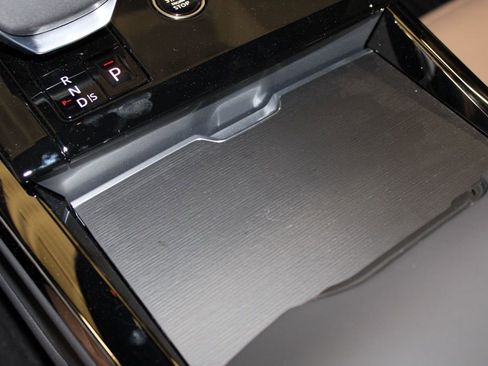 Used 2025 Land Rover Range Rover SE image 58