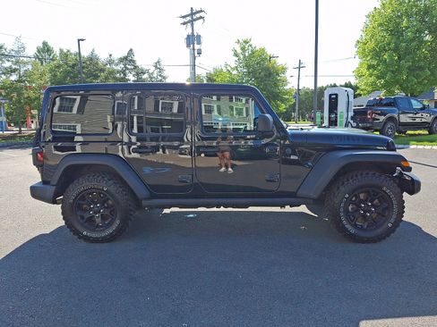 Used 2021 Jeep Wrangler Unlimited Sport AWD/4WD image 4