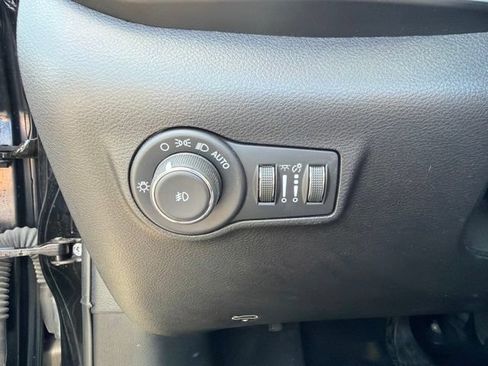 Used 2024 Jeep Compass Latitude AWD/4WD image 16