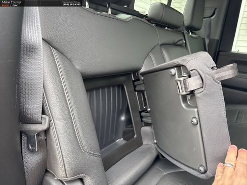 Certified 2022 GMC Sierra 2500 Denali w/ Denali Black Diamond Edition AWD/4WD image 47